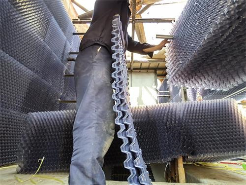 超靜音冷卻塔配件大扭角超靜音冷卻塔風(fēng)機(jī)(深圳冷卻塔配件)